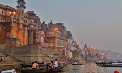Zdjecie INDIE / - / Varanasi / wita rzeka