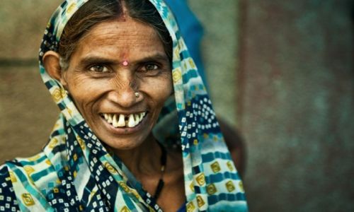 Zdjecie INDIE / Delhi / Delhi / Kobieta w obiektywie podrnika