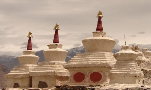 Zdjęcie INDIE / Ladakh / Dolina Nubra  klasztor w Diskit / gompy w  dolinie Nubry