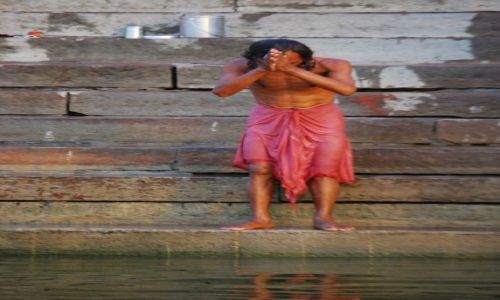 Zdjecie INDIE / Uttar Pradesh / Varanasi / Ukon w strone soca