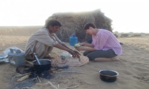 Zdjecie INDIE / Rajasthan / Pustynia Thar / Gotowanie na pustyni