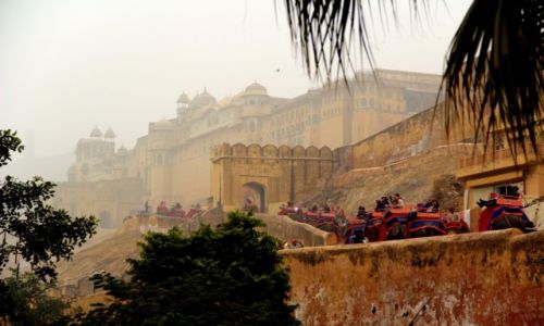 Zdjęcie INDIE / Jaipur / Ford Amber / wejscie do twierdzy