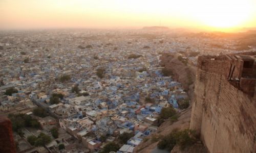 Zdjcie INDIE / Jodhapur / Mehrangarh / Bkitne miasto o zachodzie sonca