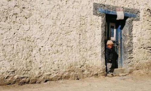 Zdjęcie INDIE / Ladakh  / Wioska Lamayuru / Chłopiec