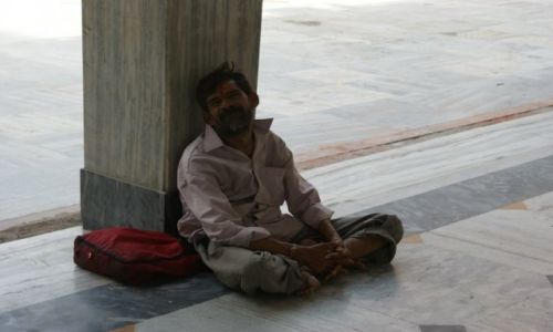 Zdjecie INDIE / - / New Delhi / Modlcy si
