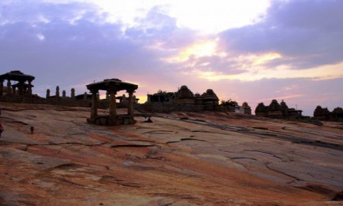 Zdjecie INDIE / Karnataka / Hampi / Hampi -  okoliczne wzgrza