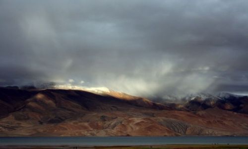 Zdjecie INDIE / Ladakh / Jezioro Tsomori Ri / Światła