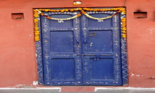 Zdjcie INDIE / Radastan / Udajpur / Puka kto... pod swastykami