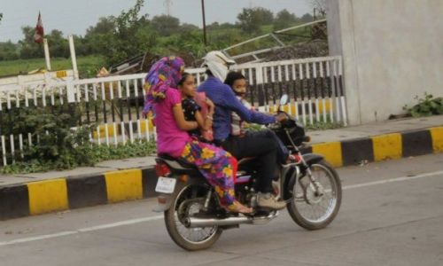 Zdjecie INDIE / Gujarat / Bharuch / INDIAN STREET 