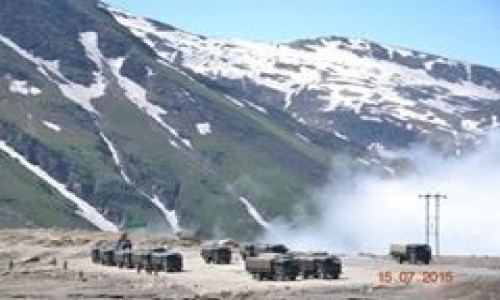 Zdjęcie INDIE / Manali / Rohtang Pass / Indie - w drodze do Leh