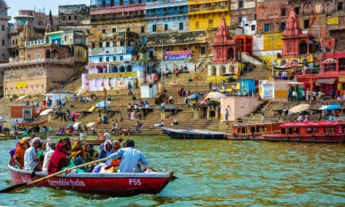 Zdjcie INDIE / Varanasi / brzeg Gangesu / pync wit rzek