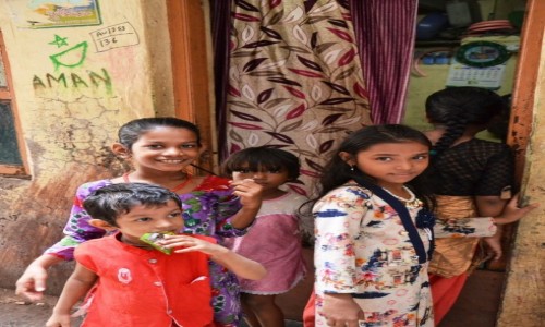 Zdjecie INDIE / Maharasztra / Dharavi slums / Dzieci se slumsw - Dharavi slums