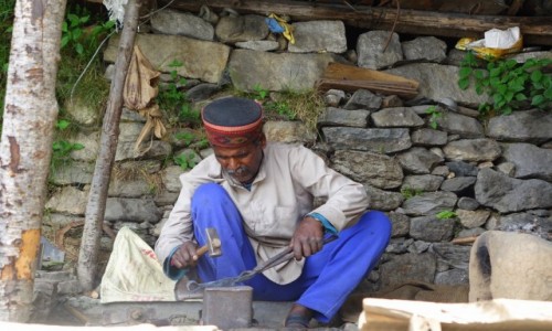 Zdjecie INDIE / Himalai Pradesz  / Manali / Kowal