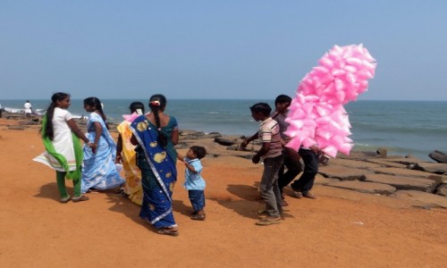 Zdjecie INDIE / Tamilnadu / Puducherry / w kolorze z wat cukrow