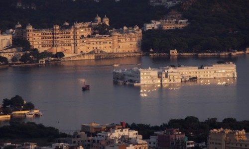 Zdjcie INDIE / Radzasthan / Udaipur / Indyjska Wenecja w wietle zachodu