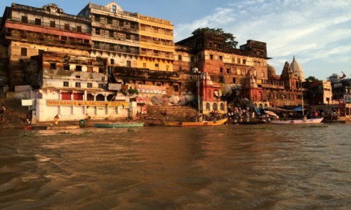 Zdjecie INDIE / Uttar Pradesh / Varanasi / Ghaty nad rzek Ganges