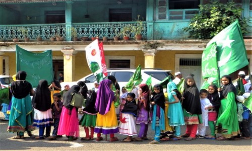 Zdjcie INDIE / Goa / Panji / Kolorowo przed Islam High School