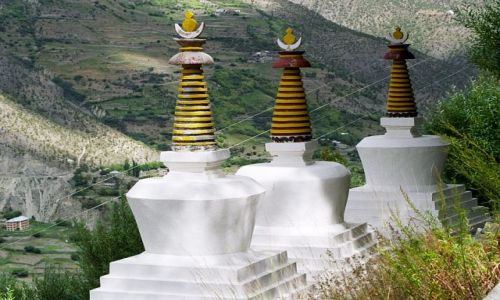 Zdjecie INDIE / Lahaul- Indie Pnocne / Shashur Gonpa / czorteny w Shashur