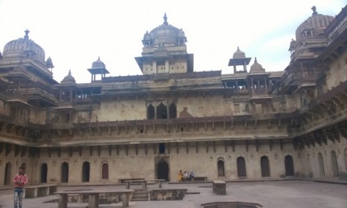 Zdjecie INDIE / Madhya Prade / Orcha / Na dziedzicu Jahangir Mahal