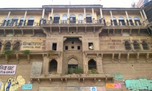 Zdjecie INDIE / Uttar Prade / Varanasi / Digpatiya Mahal na Digpatiya Ghat