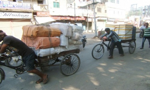 Zdjecie INDIE / Uttar Prade / Varanasi / Bagaowi ryksiarze