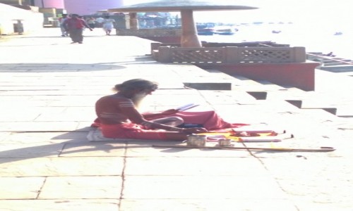 Zdjecie INDIE / Uttar Prade / Varanasi / Sadhu na ghatach