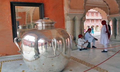 Zdjęcie INDIE / brak / PUSHkAR  / Srebrne dzbany