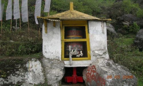 INDIE / Sikkim / Gangtok / przydrona kapliczka