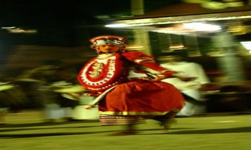 Zdjecie INDIE / pnocna Kerala / okolice Kannur / miedzy ludmi a bogami