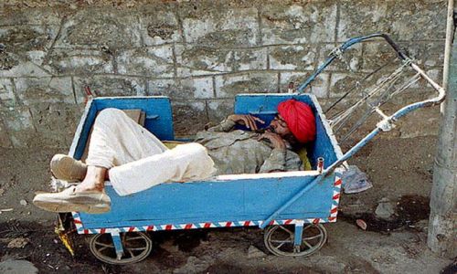 Zdjecie INDIE / Rajasthan / Mount Abu / przerwa w pracy