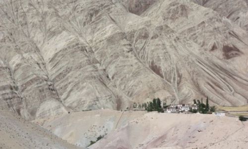 Zdjecie INDIE / Ladakh / Wioska na szlaku Likir - Temisgam / Daleko od szosy