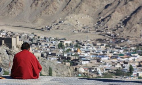 Zdjecie INDIE / Ladakh / Leh, Shanti stupa / Spokj ponad miastem