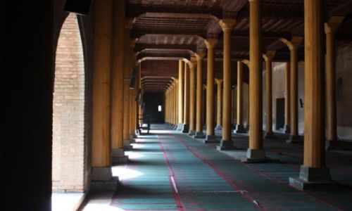 Zdjecie INDIE / Kaszmir / Srinagar - meczet Jama Masjid / Pusty meczet