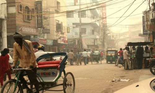 Zdjecie INDIE / brak / NEW DELHI / NEW DELHI STREET ( w smogu )