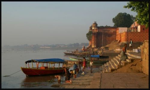 Zdjęcie INDIE / brak / Varanasi nad Gangesem / bez sensu