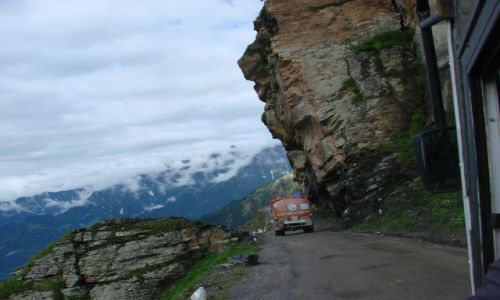 Zdjecie INDIE / Manali  / Droga Manali Kelong / Zawieszony  w  chmurach