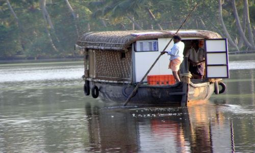 Zdjęcie INDIE / -Kerala / kanały między Kochin a Alapuzzha / Backwater tour