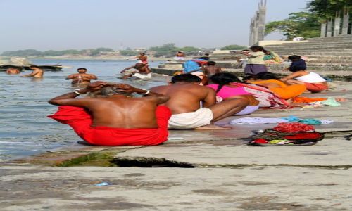 Zdjęcie INDIE / Uttar Pradesh / okolice varanassi / Każda rzeka jest tu swięta