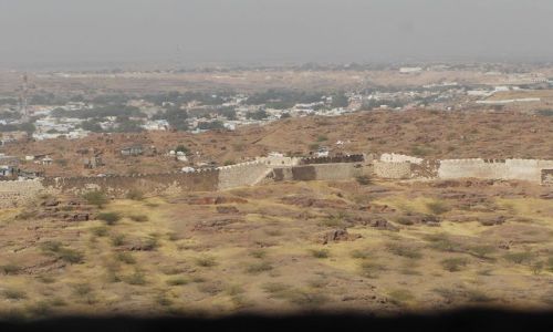 INDIE / Rajasthan / Jodhpur / widok z fortu na pustynie Thar