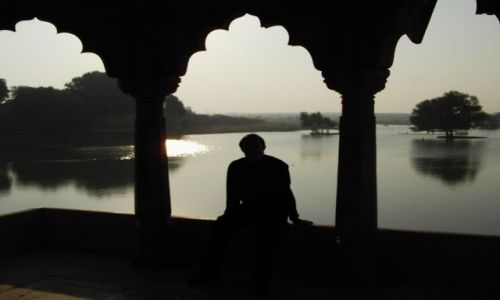INDIE / Rajasthan / Jaisalmer - pustynia Thar / nad jeziorkiem