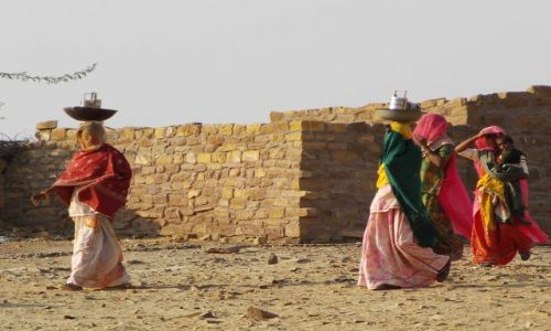 INDIE / Rajasthan / Jaisalmer - pustynia Thar / w drodze na safarii..