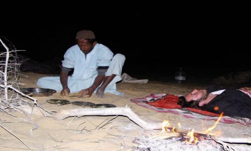 INDIE / Rajasthan / Jaisalmer - pustynia Thar / ponie ognisko...