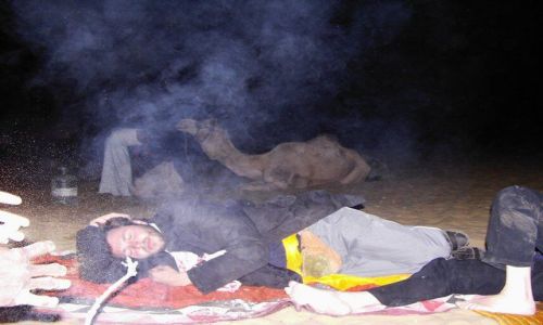 INDIE / Rajasthan / Jaisalmer - pustynia Thar / ponie ognisko