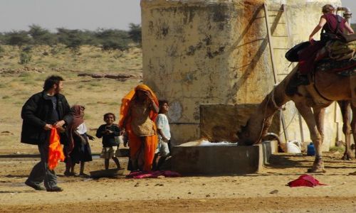 INDIE / Rajasthan / Jaisalmer - pustynia Thar / w wiosce