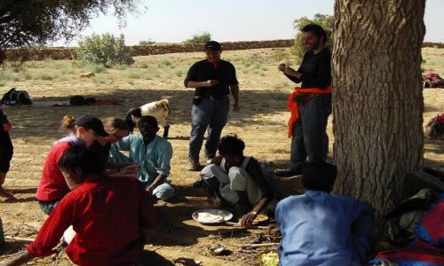 INDIE / Rajasthan / Jaisalmer - pustynia Thar / wsplne gotowanie