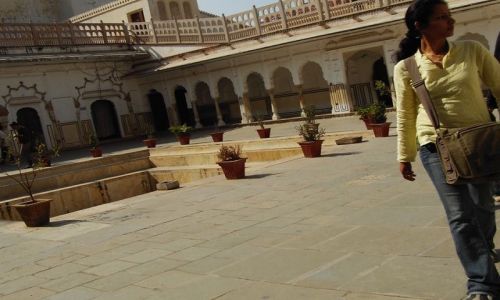 INDIE / Rajasthan / Jaipur / w tle Hawa Mahal styl zachdni..