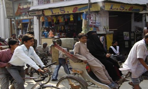 INDIE / Uttar Pradesh / Varanasi / mieszkacy