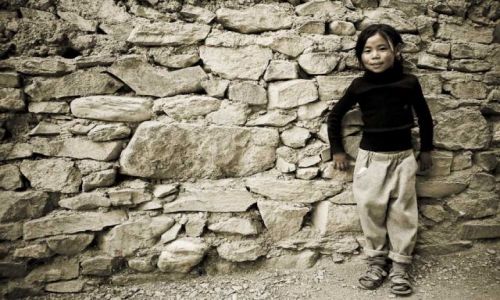 Zdjecie INDIE / Ladakh / Lamayuru / Dziewczyna z Lamayuru