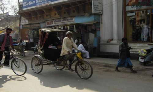 INDIE / Uttar Pradesh / Varanasi / mieszkacy