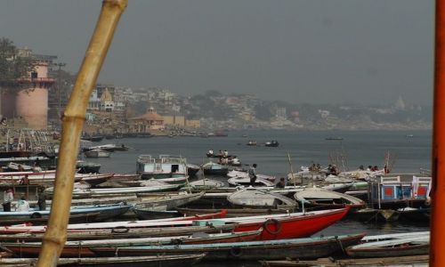 INDIE / Uttar Pradesh / Varanasi / widok na ghaty